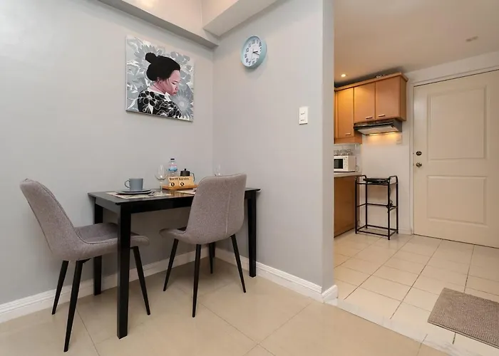 Apartment Charming Greenbelt With Balcony & Pool Access *