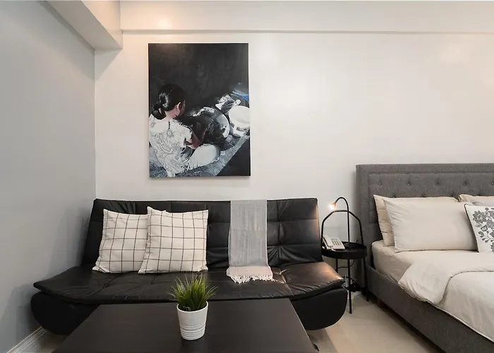 Charming Greenbelt With Balcony & Pool Access * Manila