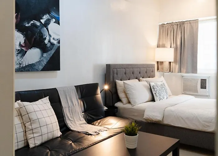 Apartment Charming Greenbelt With Balcony & Pool Access *