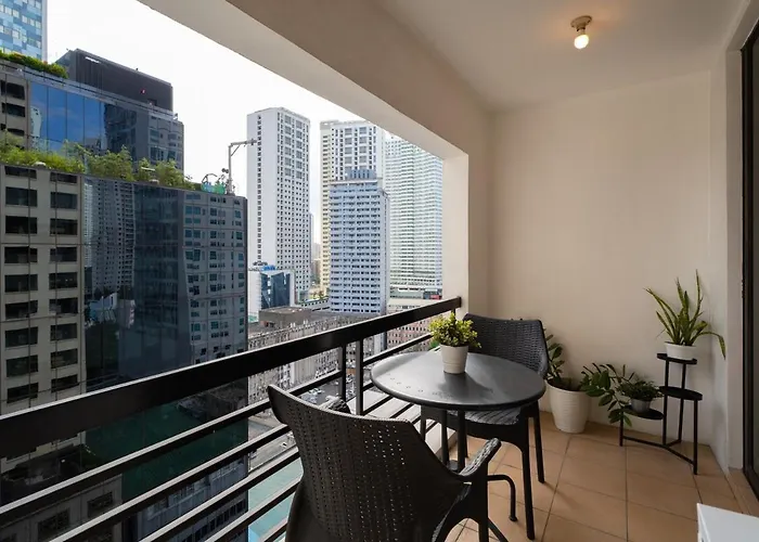 Apartment Charming Greenbelt With Balcony & Pool Access *