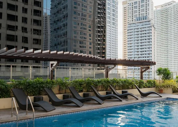 Charming Greenbelt With Balcony & Pool Access *